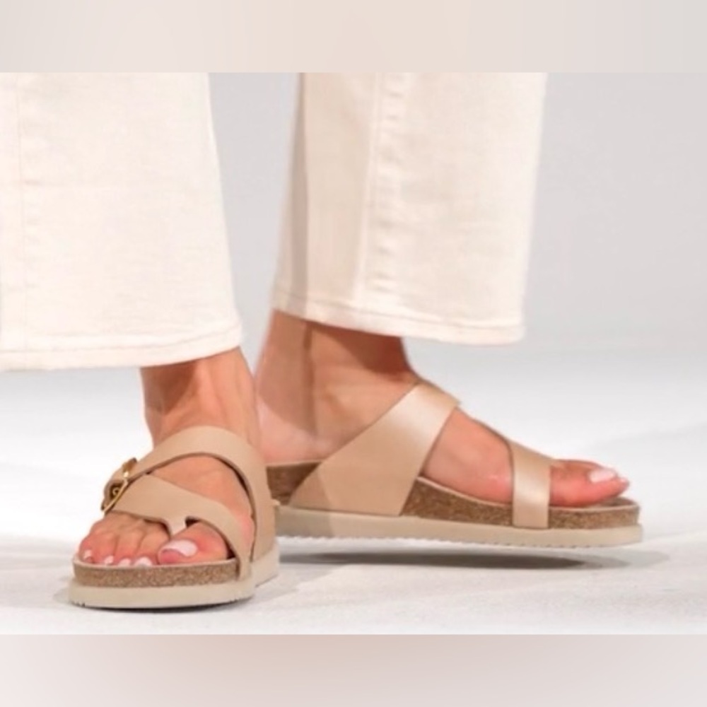 MEPHISTO Helen thong sandals size 9